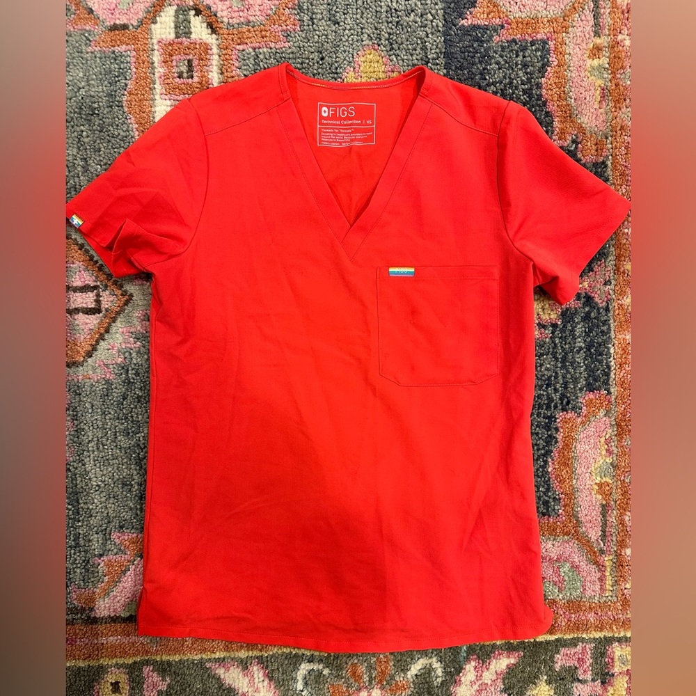 Figs Women’s Hibiscus Pride  Scrub Top - XS